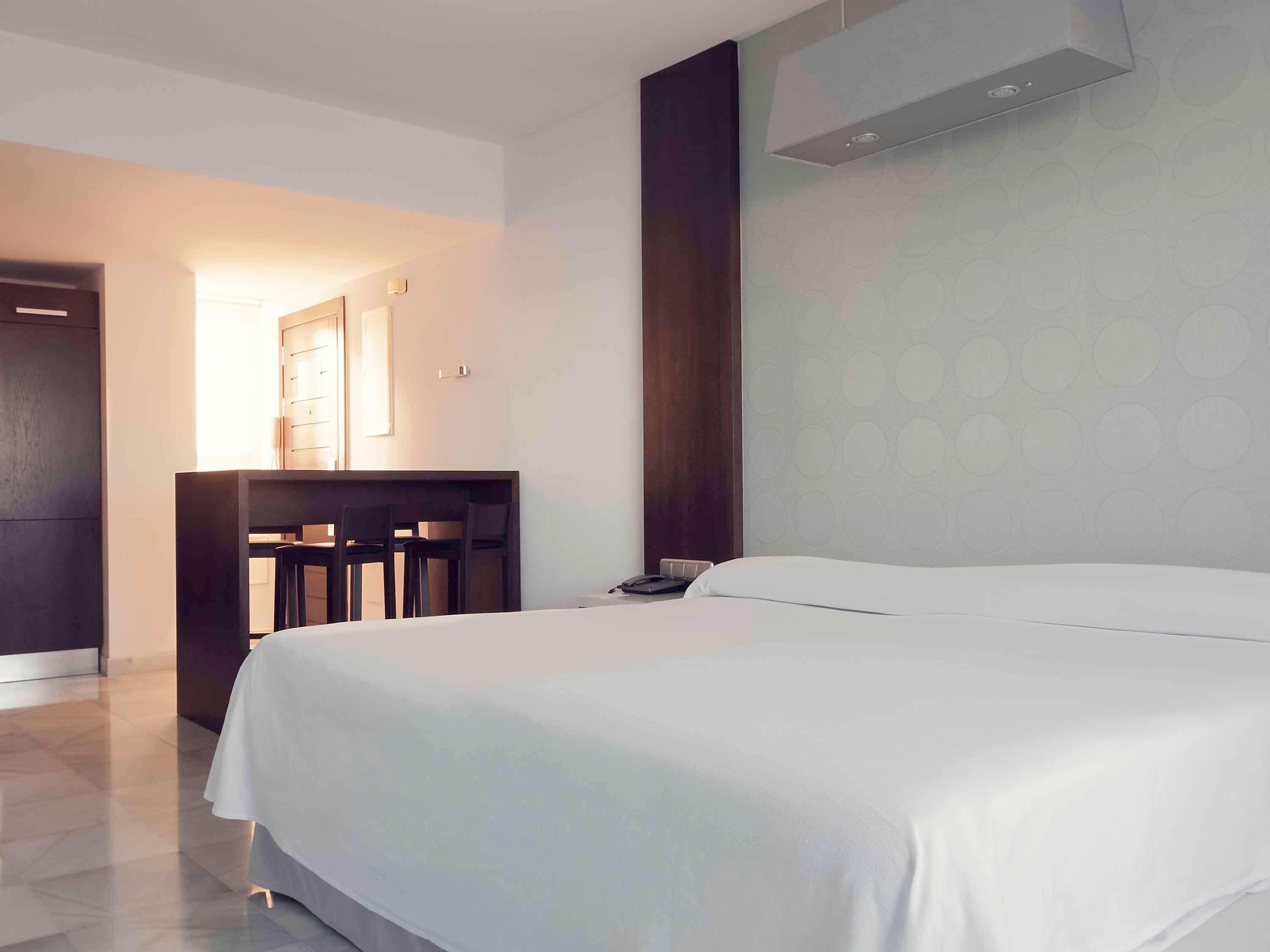 Suittes Hotel Algeciras Buitenkant foto
